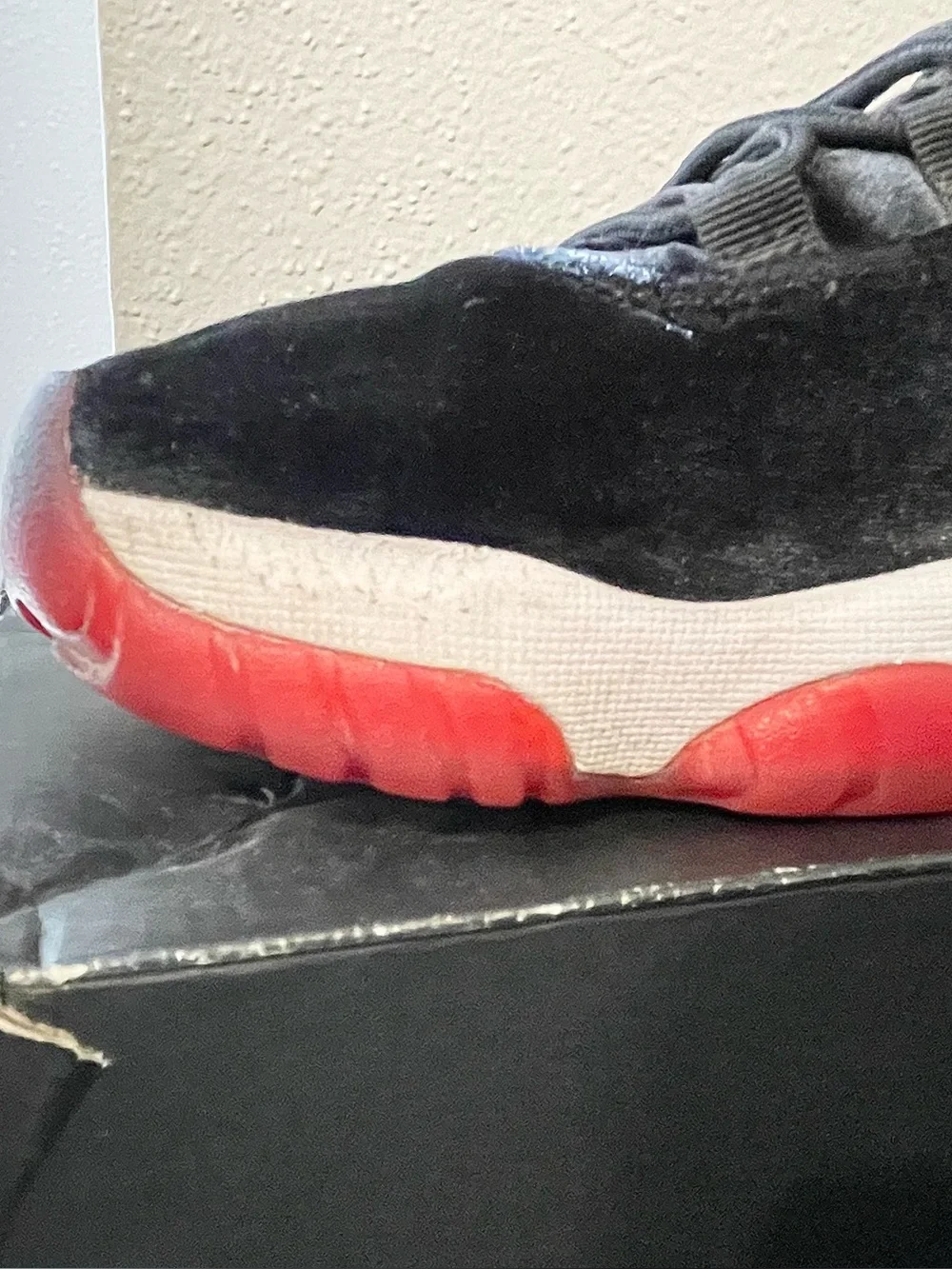Air Jordan Retro 11 Bred Velvet Size 9.5